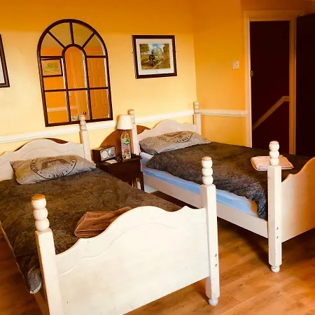 Konukevi Castle 86-88 Sheil Rd L6 3af 3*