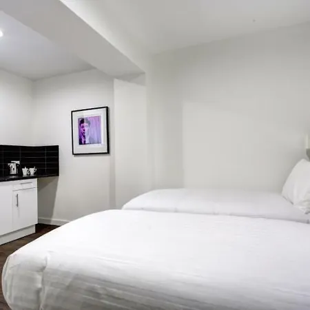 Caro Short Main Bridewell Aparthotel 3*