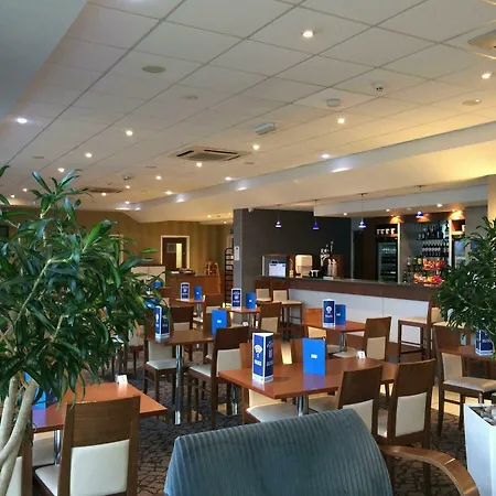 Express John Lennon Airport 3*