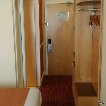 Express John Lennon Airport Otel