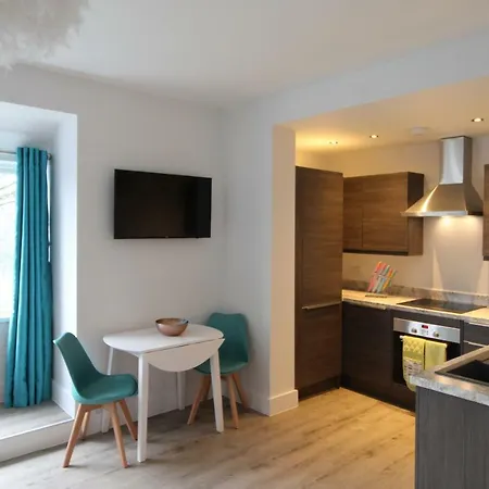 Appartement 2 Serviced In Childwall-south - Each Sleeps 6 *