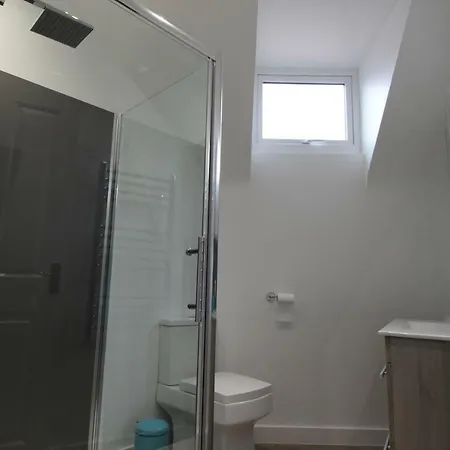 2 Serviced In Childwall-south - Each Sleeps 6 *