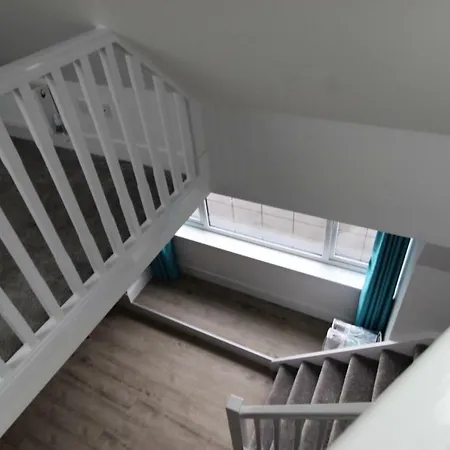 2 Serviced In Childwall-south - Each Sleeps 6