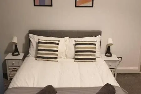 Apartamento 4 Bedrooms, Sleeps 10, Near Lfc & Efc *
